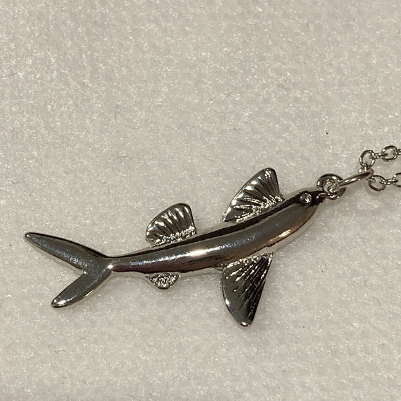 NWOT - Silvertone Flying Fish Necklace & Pendant - Picture 4 of 9